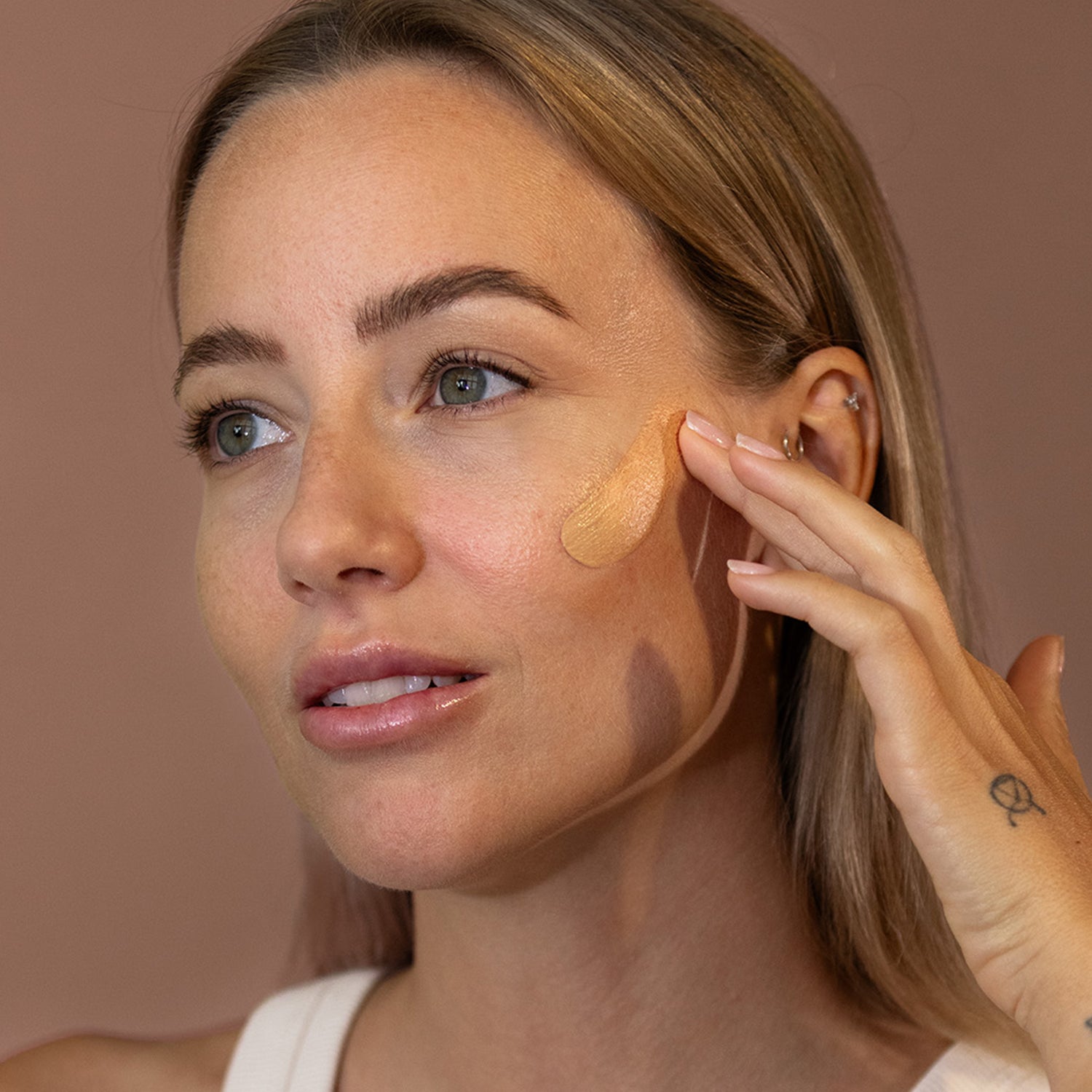 Getöntes Glow Serum by Christina Bischof