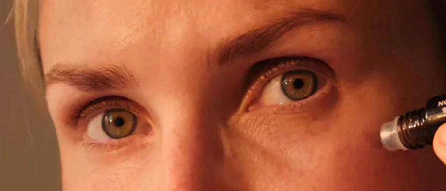 Frau mit Fokus auf die Augen