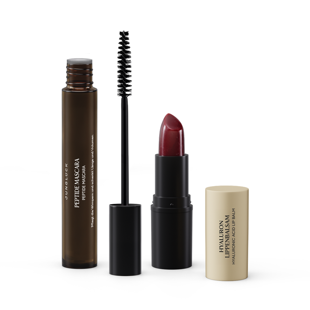 Das Bild zeigt das Beauty Essentials Beere Set mit einer Wimperntusche in brauner Glasflasche, einem dunkelroten Lippenstift