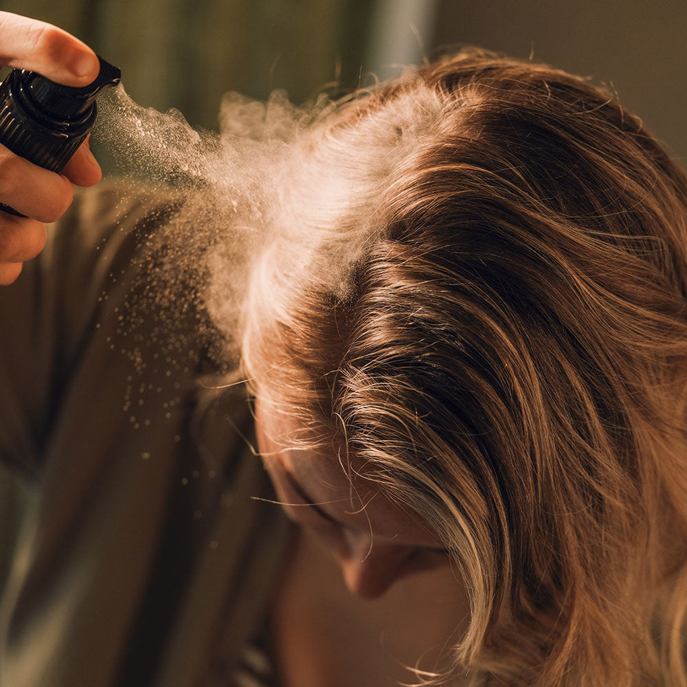 Trockenshampoo für dunkles Haar