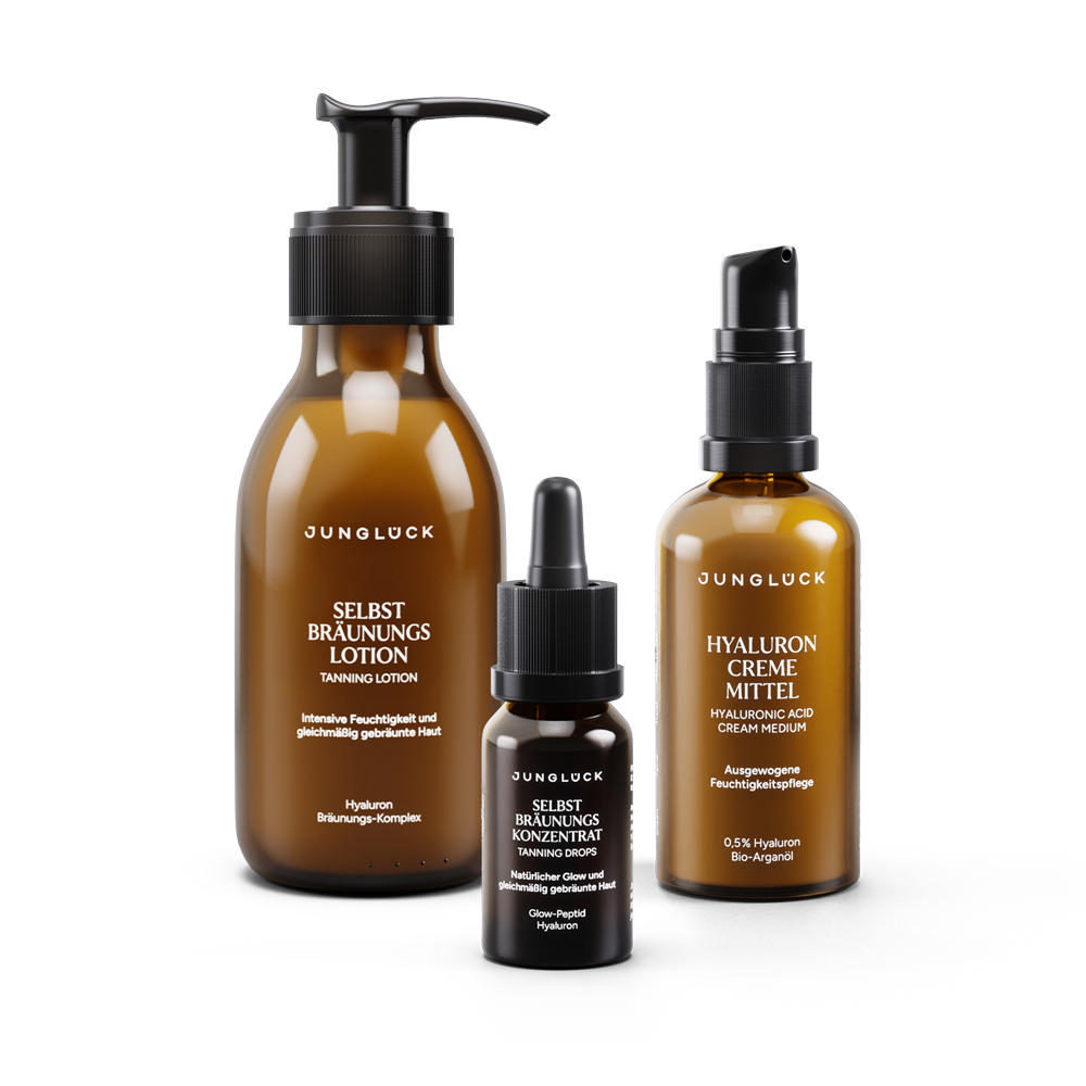 Drei Produkte aus dem JUNGLÜCK Care Tan Trio Set, inklusive Selbstbräunungs-Lotion, Hyaluron Creme-Mittel und